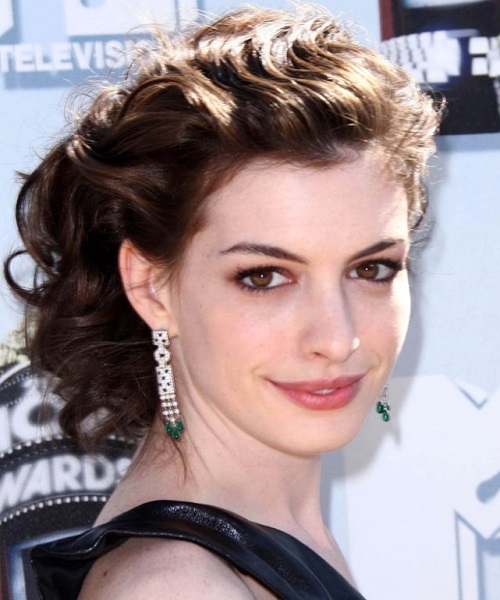 Anne Hathaway Back Thread Hairstyles