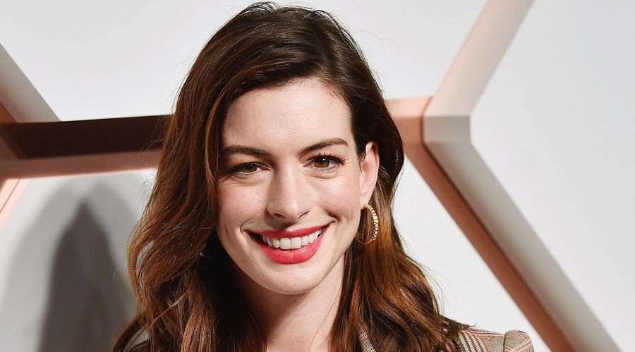 Top 10 Anne Hathaway Hairstyles 2022