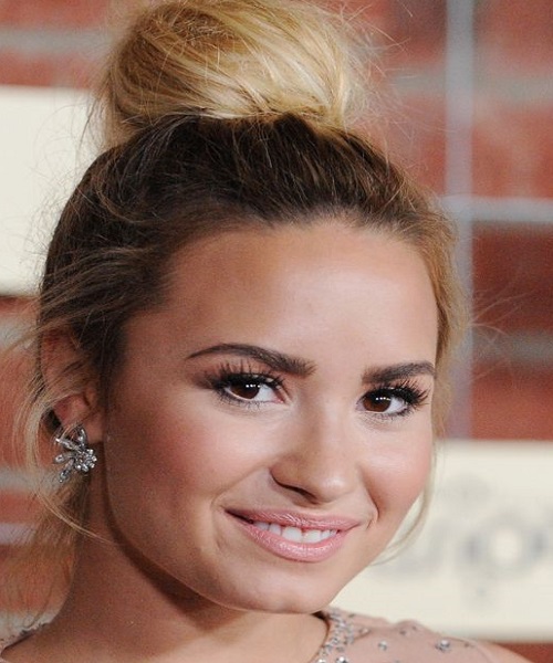 Demi Lovato Fun Hair Knot Hairstyles