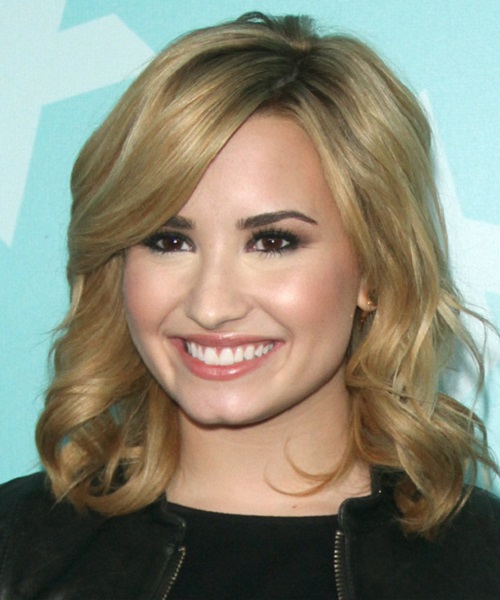 Demi Lovato Straight Light Blonde Hairstyles