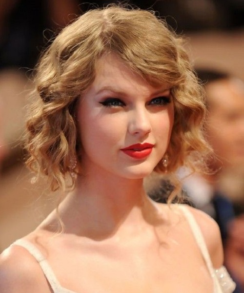 Taylor Swift Wavy Hairstyles