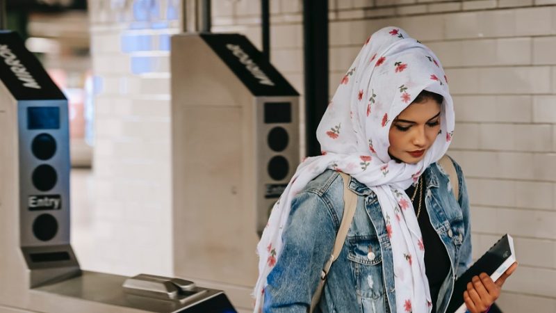 Why Should You Travel With a Scarf?