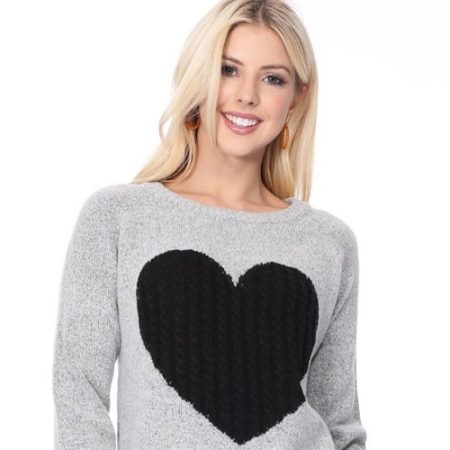 10 Creative Ways to Style Your Sweatshirt for a Fashion-Forward Look