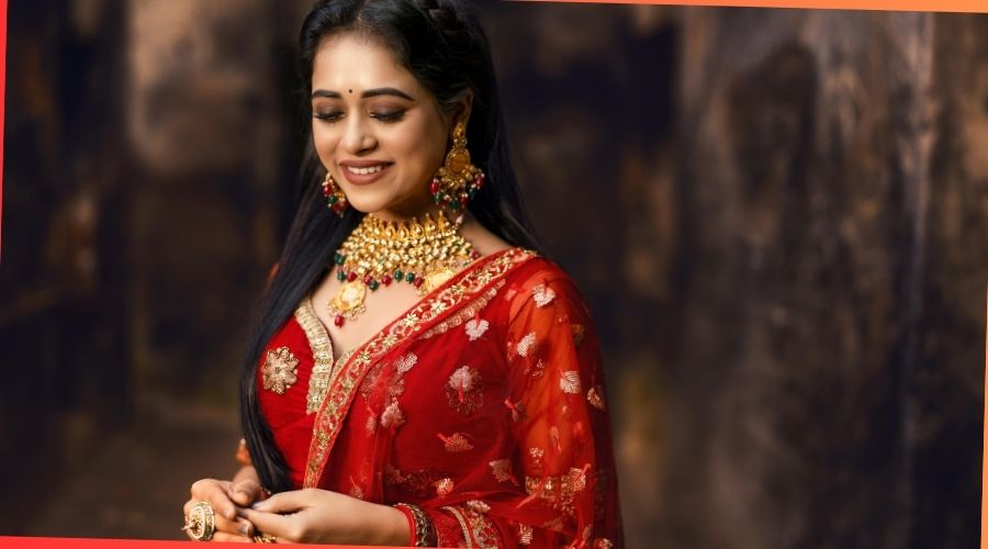 how to match jewelry with makeup